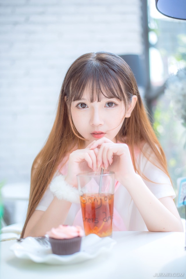 不要随便遇到一个人就对她掏心掏肺的，在你看来，她是朋友，在她看来，你是傻子。
